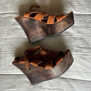 Aldo brown wooden wedged heels